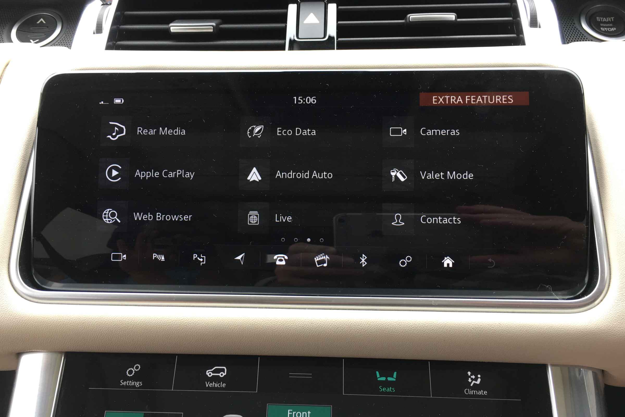Range Rover Sport R Dynamic D300 HSE central screen 2
