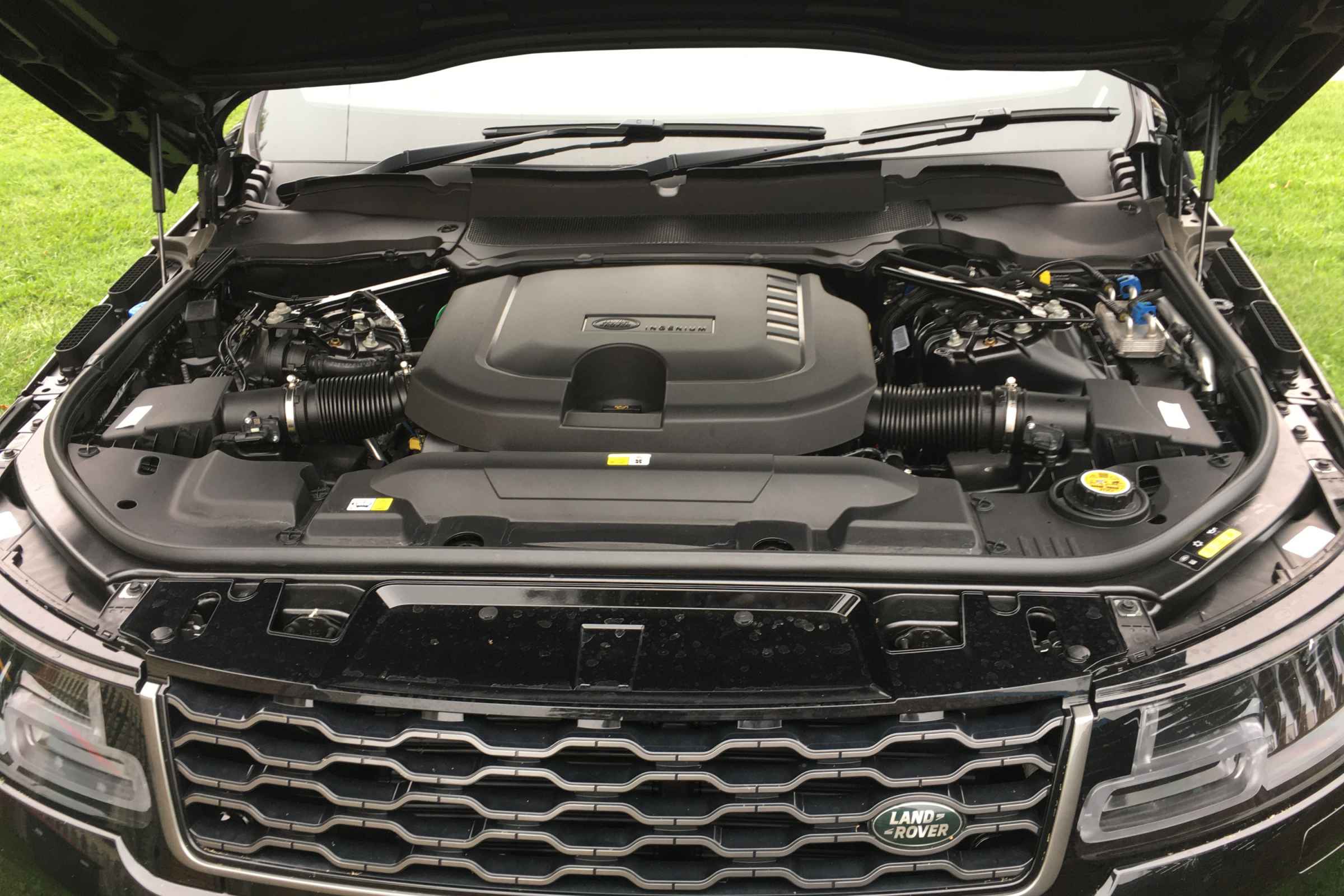 Range Rover Sport R Dynamic D300 HSE engine