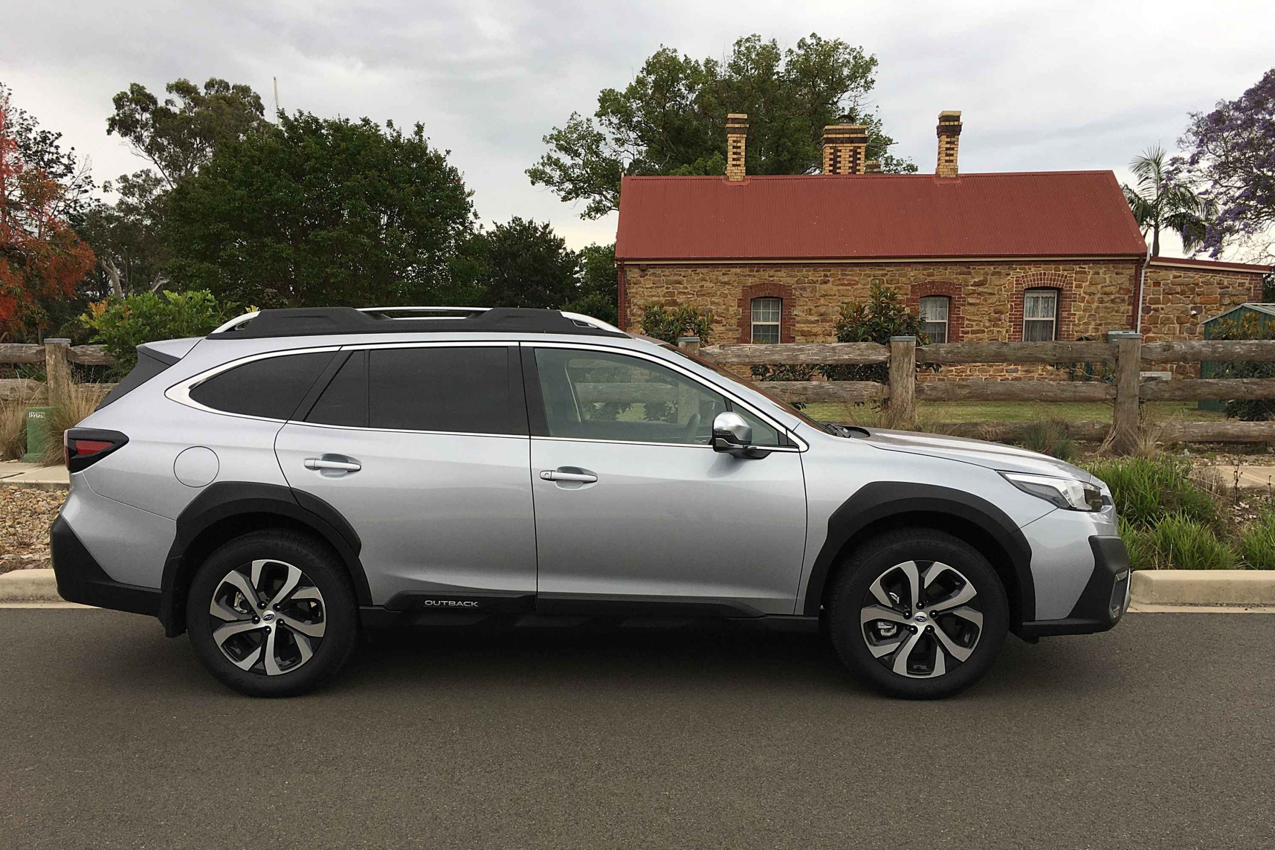 Subaru Outback Touring profile