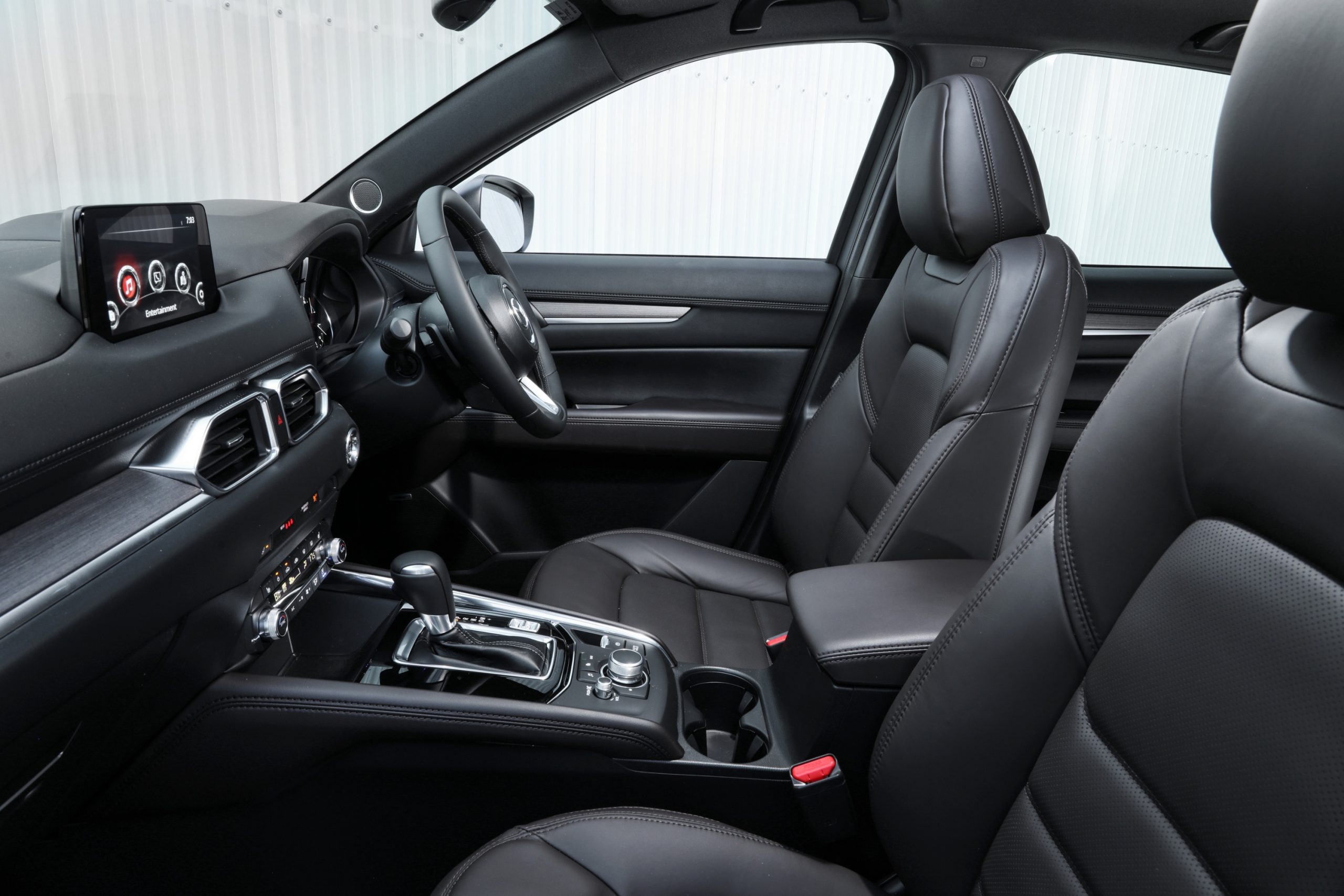 Mazda CX-5 Akera Turbo 2022 front interior