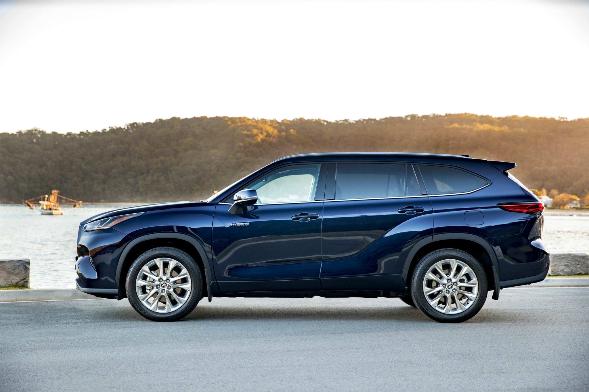 Toyota Kluger Grande Hybrid AWD SUV 2022 Motoring Minute Review AnyAuto