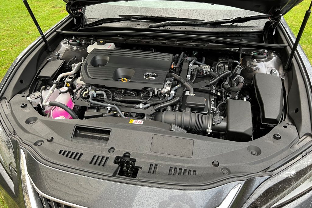 Lexus ES 300h Sport Luxury 2022 hybrid engine