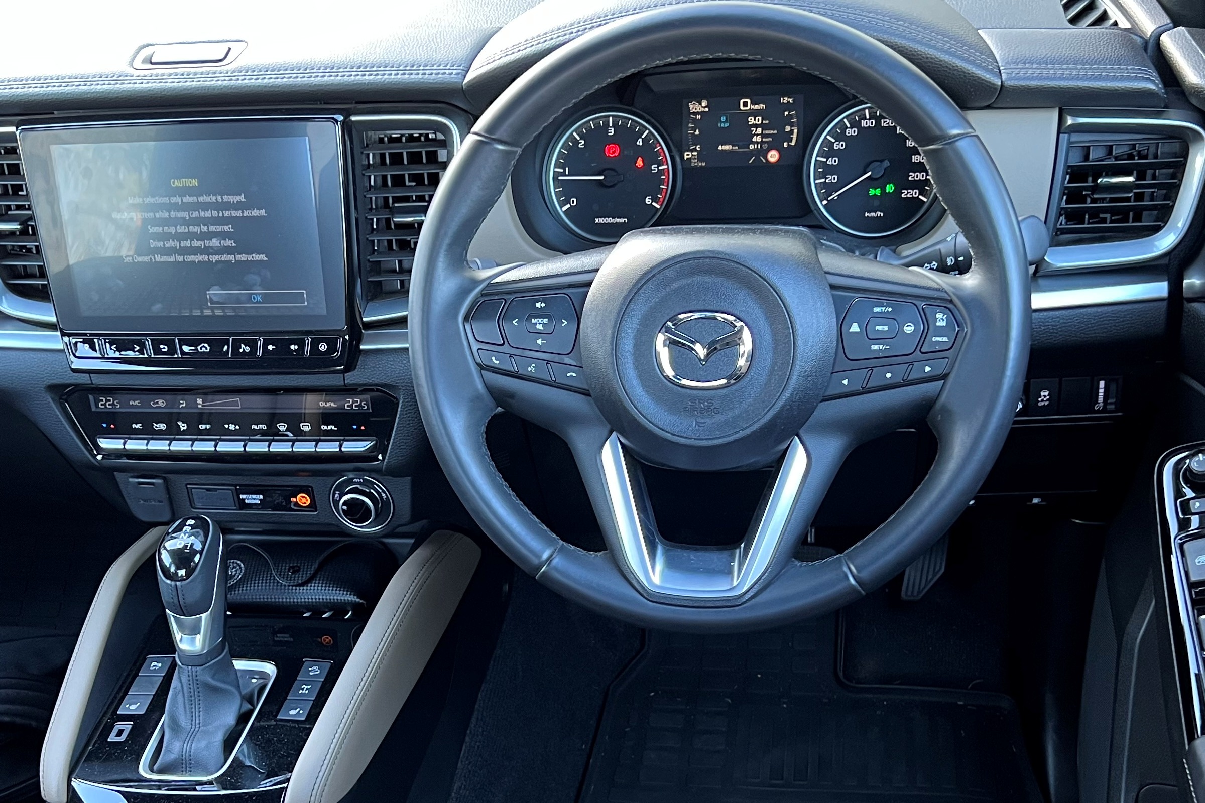 Mazda BT-50 SP Front interior steering wheel 2