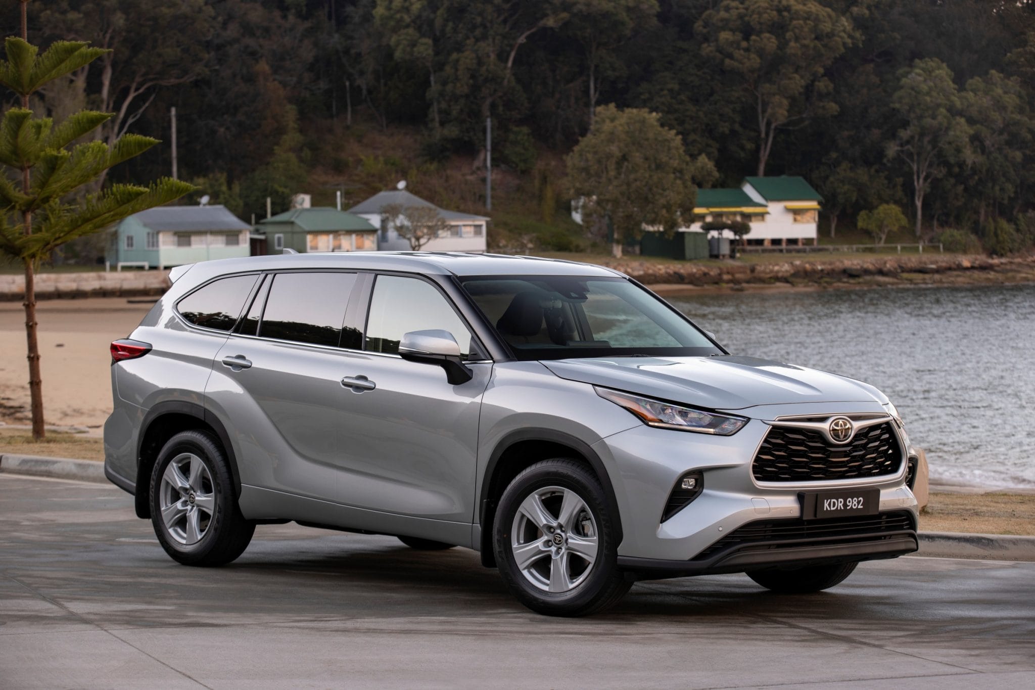 Toyota Kluger GX Hybrid 2022 Review - AnyAuto