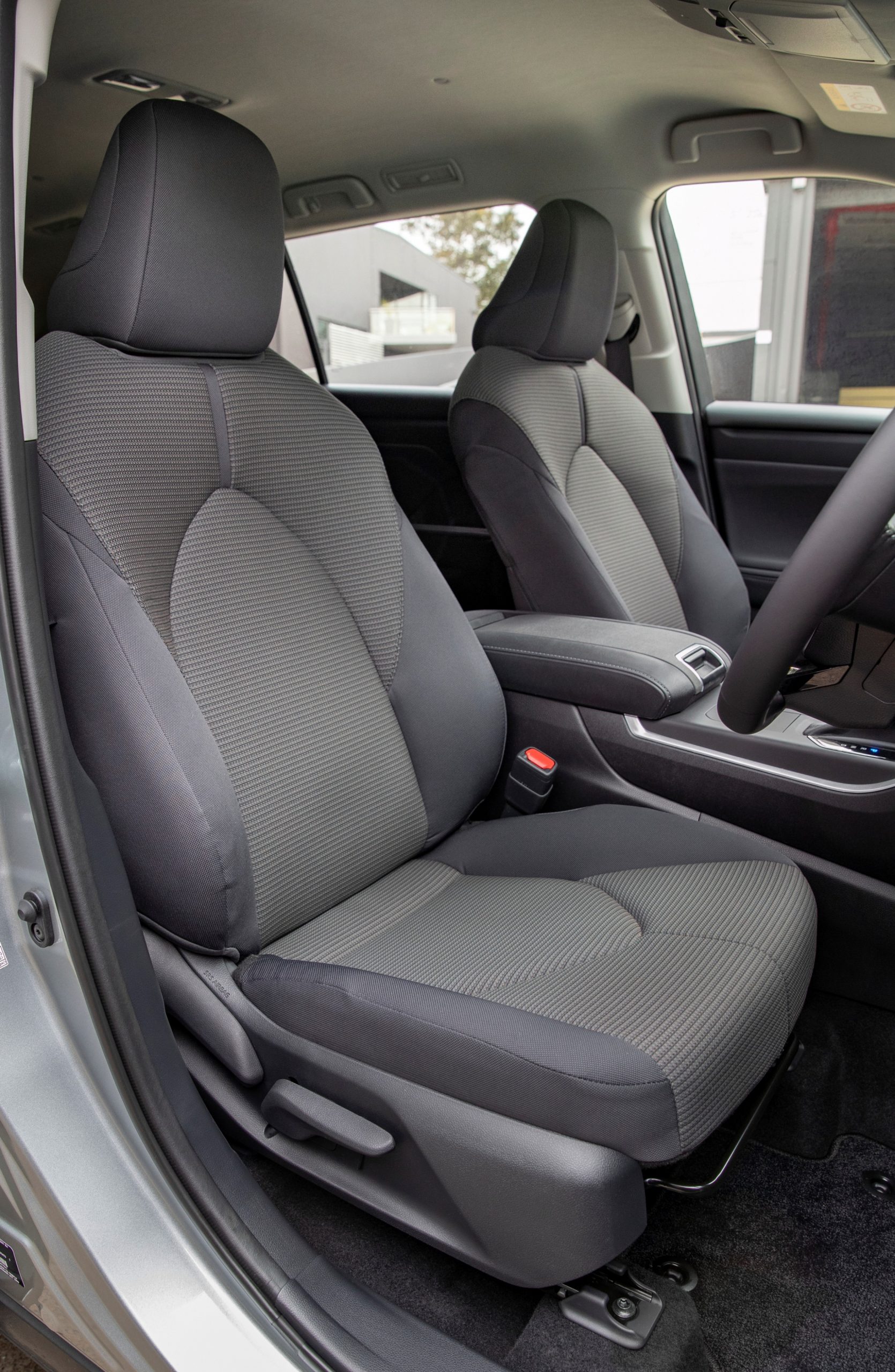 2021 Toyota Kluger GX front seats
