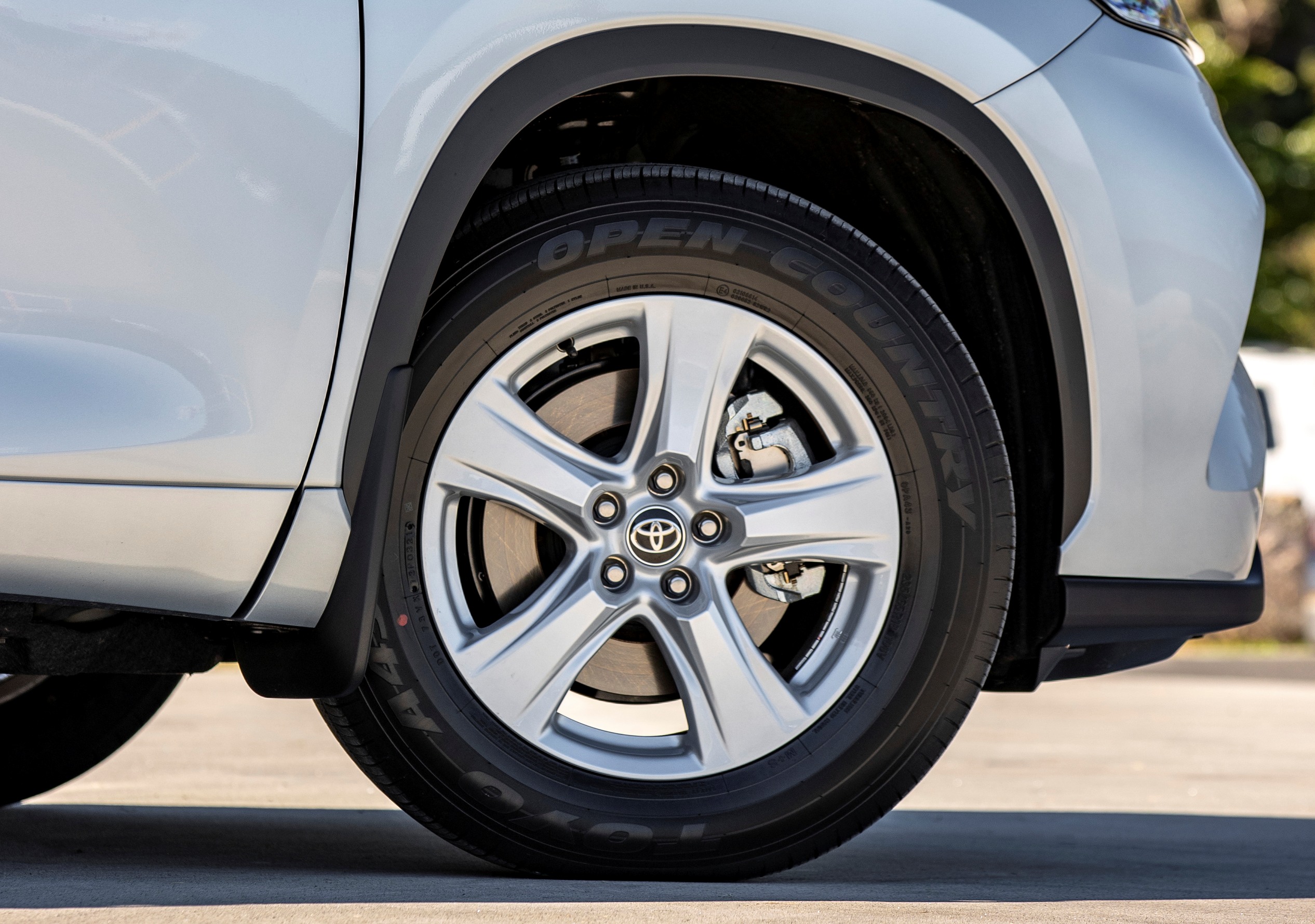 2021 Toyota Kluger GX wheels and tyres