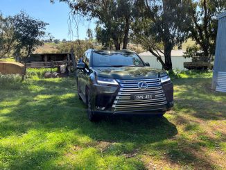 2022 Lexus LX 500d front view