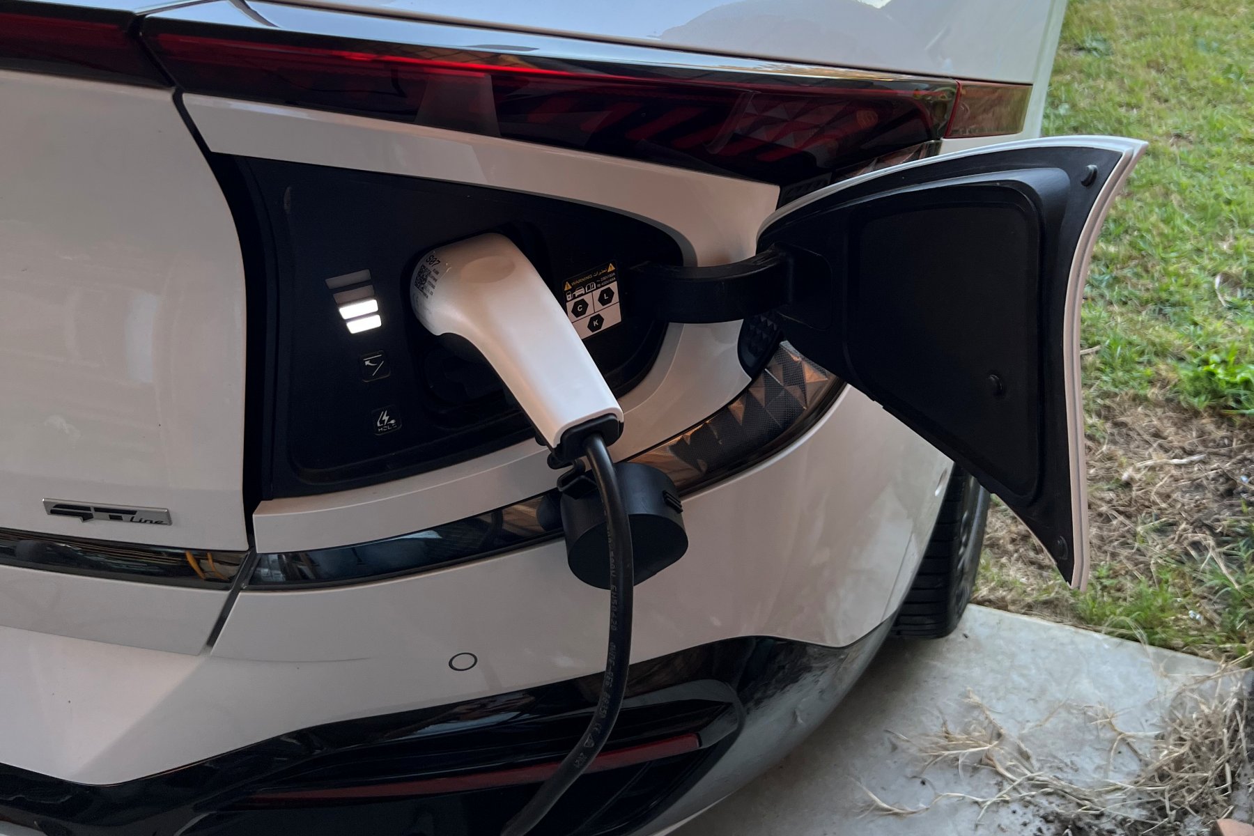 2022 Kia EV6 AWD GT Line charging cables
