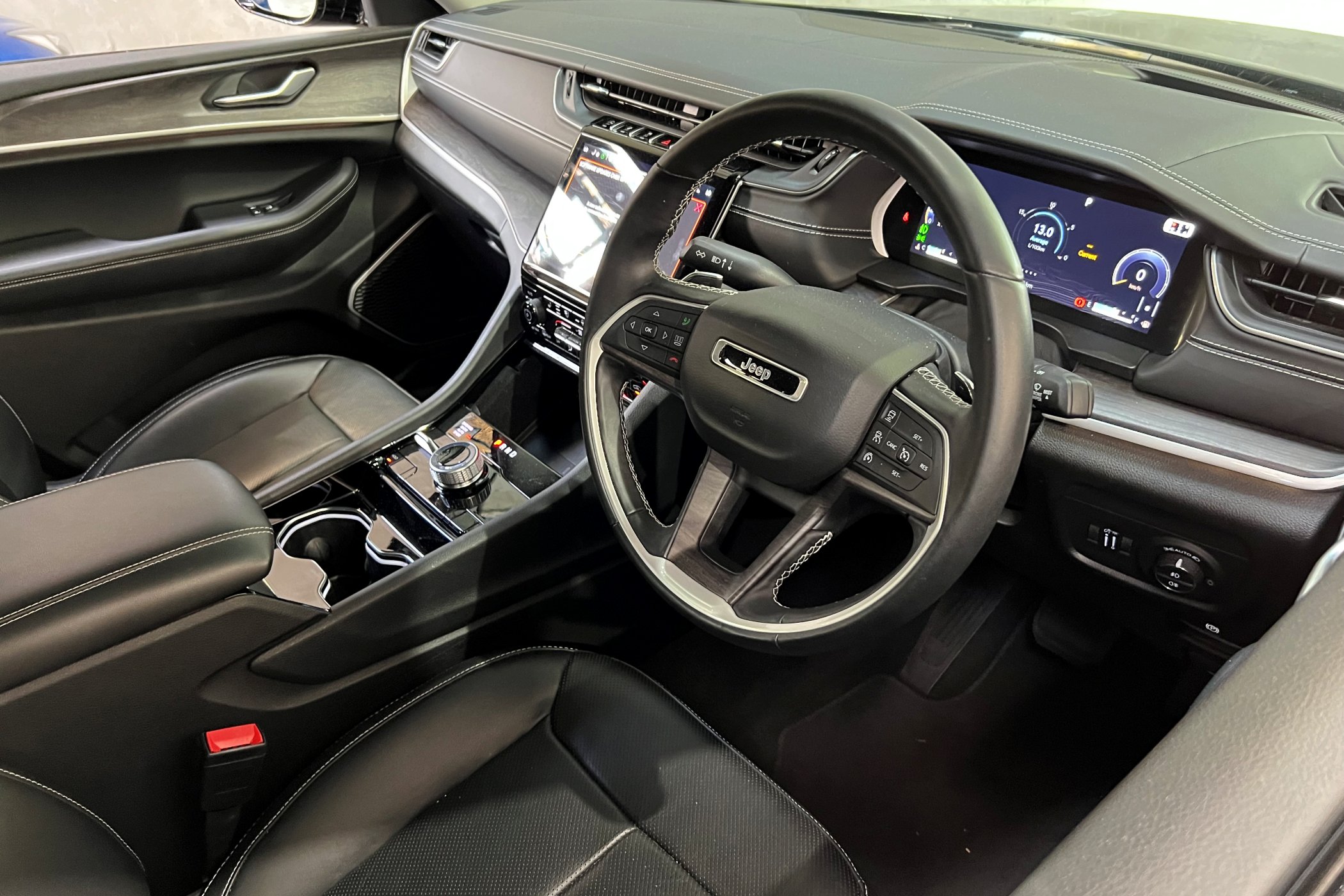 2023 Jeep Grand Cherokee Limited interior front