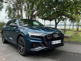 Audi SQ8 2023 front quarter 1