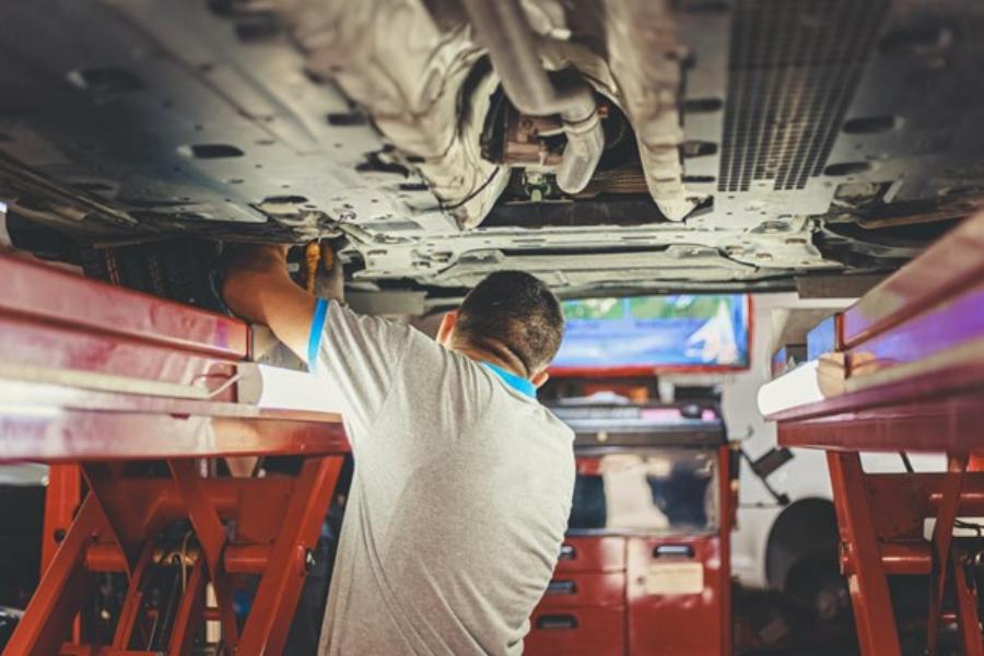 How to Pick the Right Car Diagnostics and Service Options