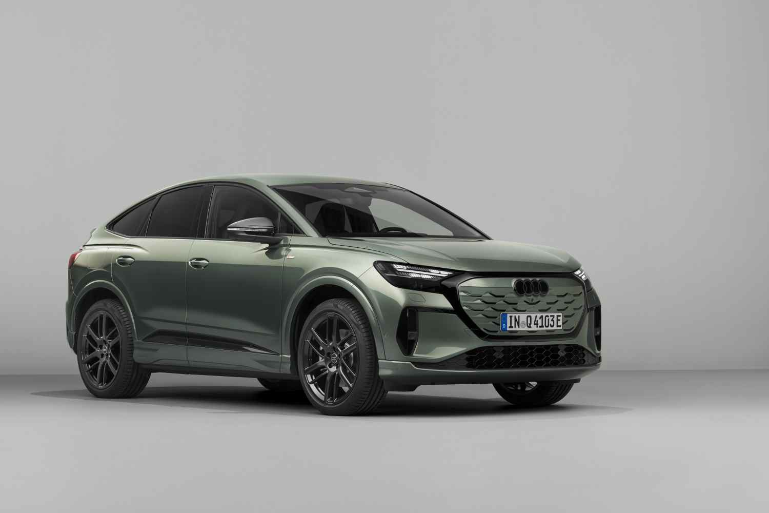 Audi Q4 e-tron sportback front qtr 1